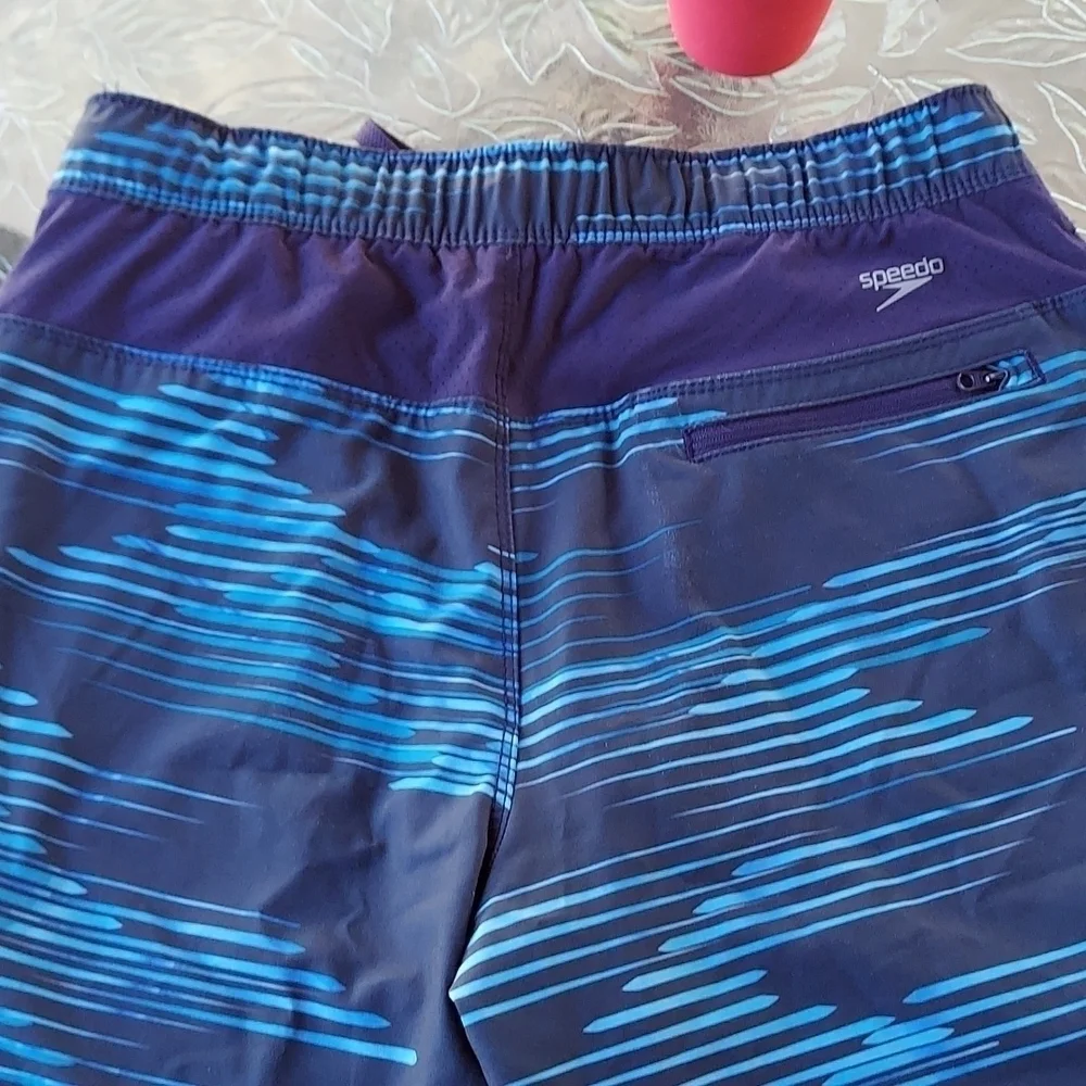 Speedo shots Size S